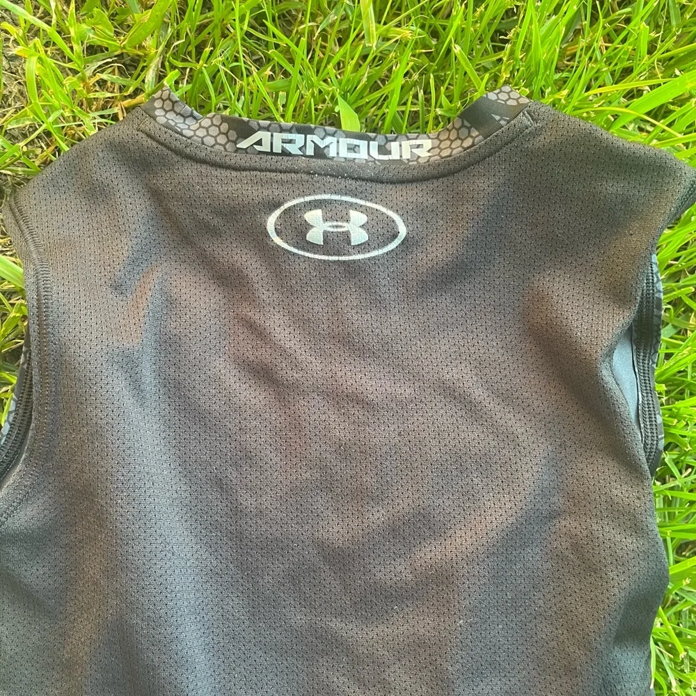 Baseball Chest Protector Under Armour Black Sleeveless Compression Shirt Boys S